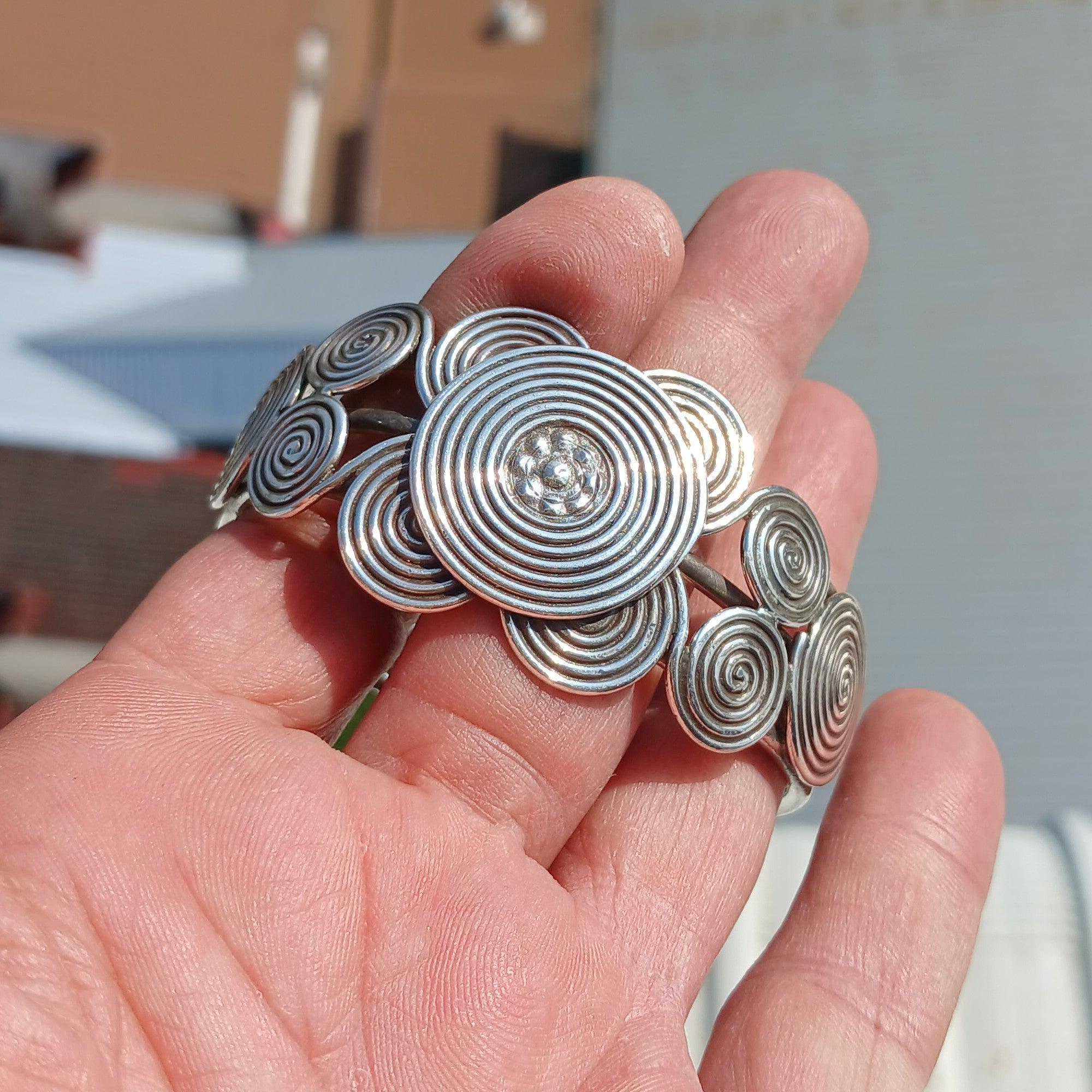 Minimalist Silver Bracelet, Sterling Silver Bracelet, Handmade Bracelet, Minimalist Bracelet, Sterling Silver Circle Bracelet, Unique Design Bracelet-1