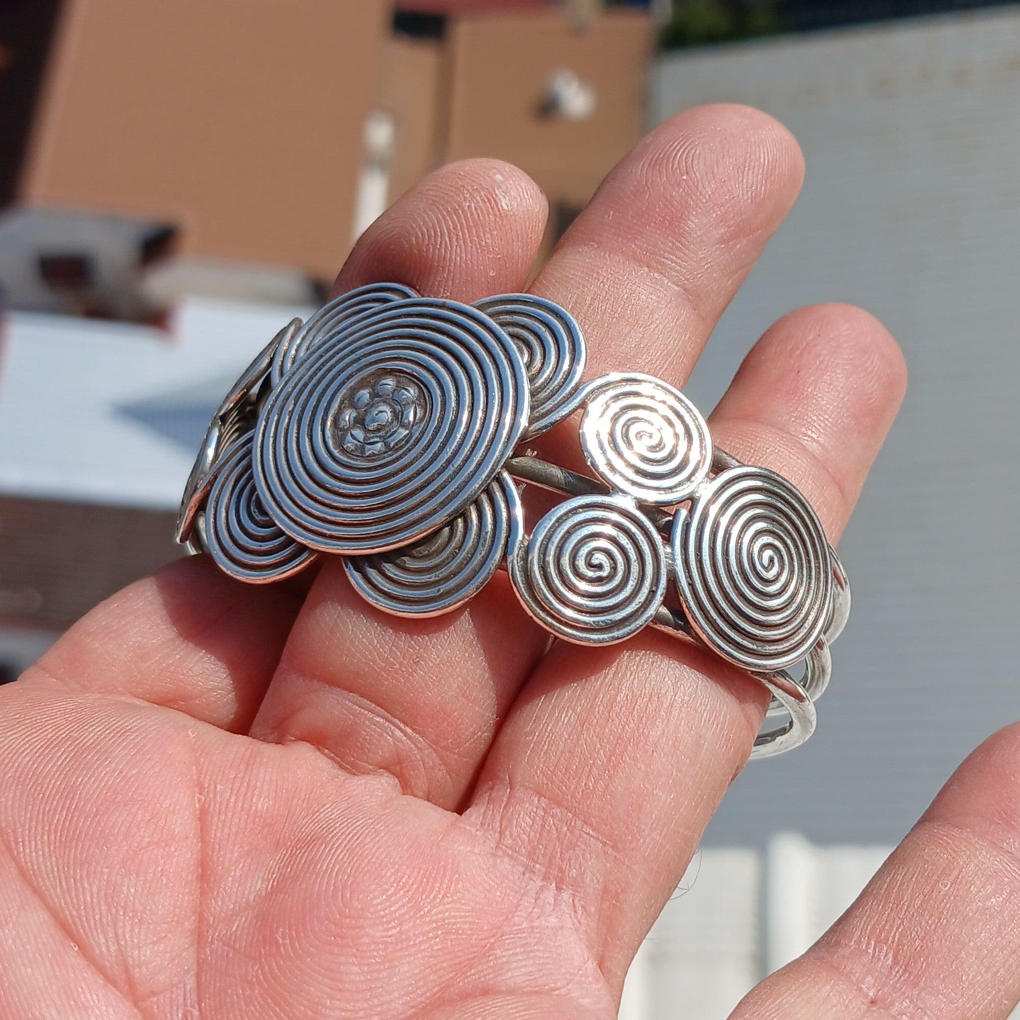 Minimalist Silver Bracelet, Sterling Silver Bracelet, Handmade Bracelet, Minimalist Bracelet, Sterling Silver Circle Bracelet, Unique Design Bracelet-2