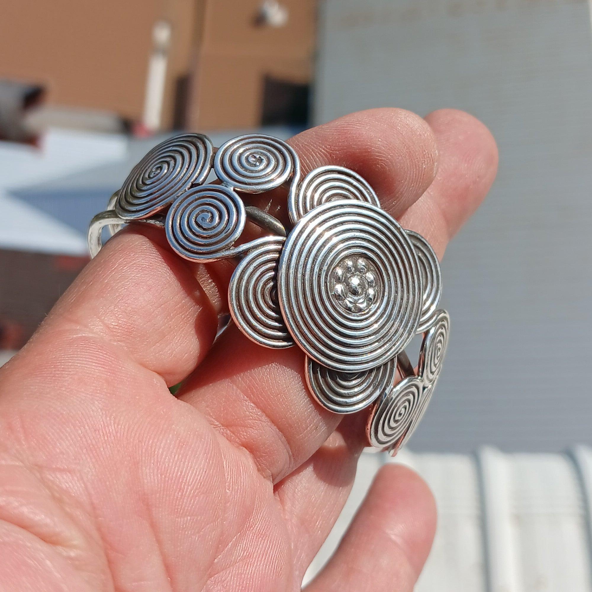 Minimalist Silver Bracelet, Sterling Silver Bracelet, Handmade Bracelet, Minimalist Bracelet, Sterling Silver Circle Bracelet, Unique Design Bracelet-3