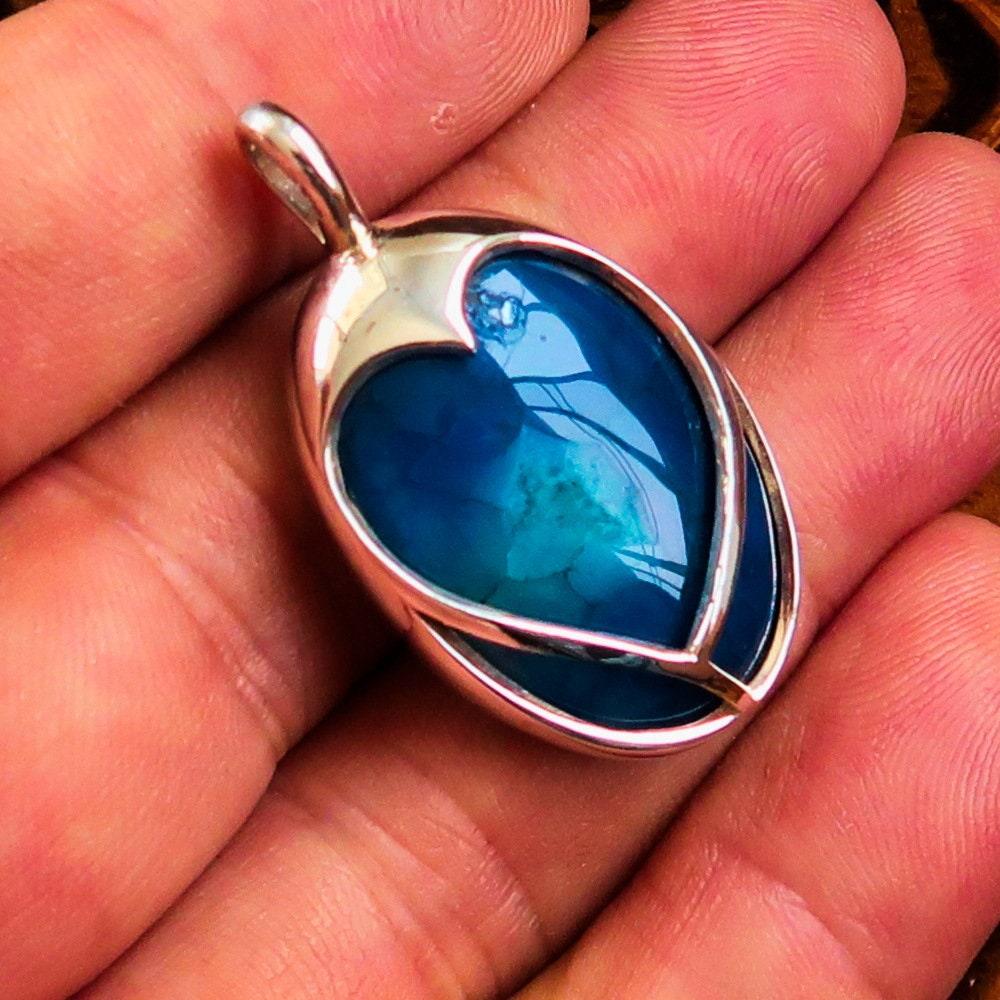 Heart shaped Pendant, Sterling Silver Pendant, Artwork Pendant with a blue Agate Cabochon, Gift for Her, Silver Necklace, Agate Necklace